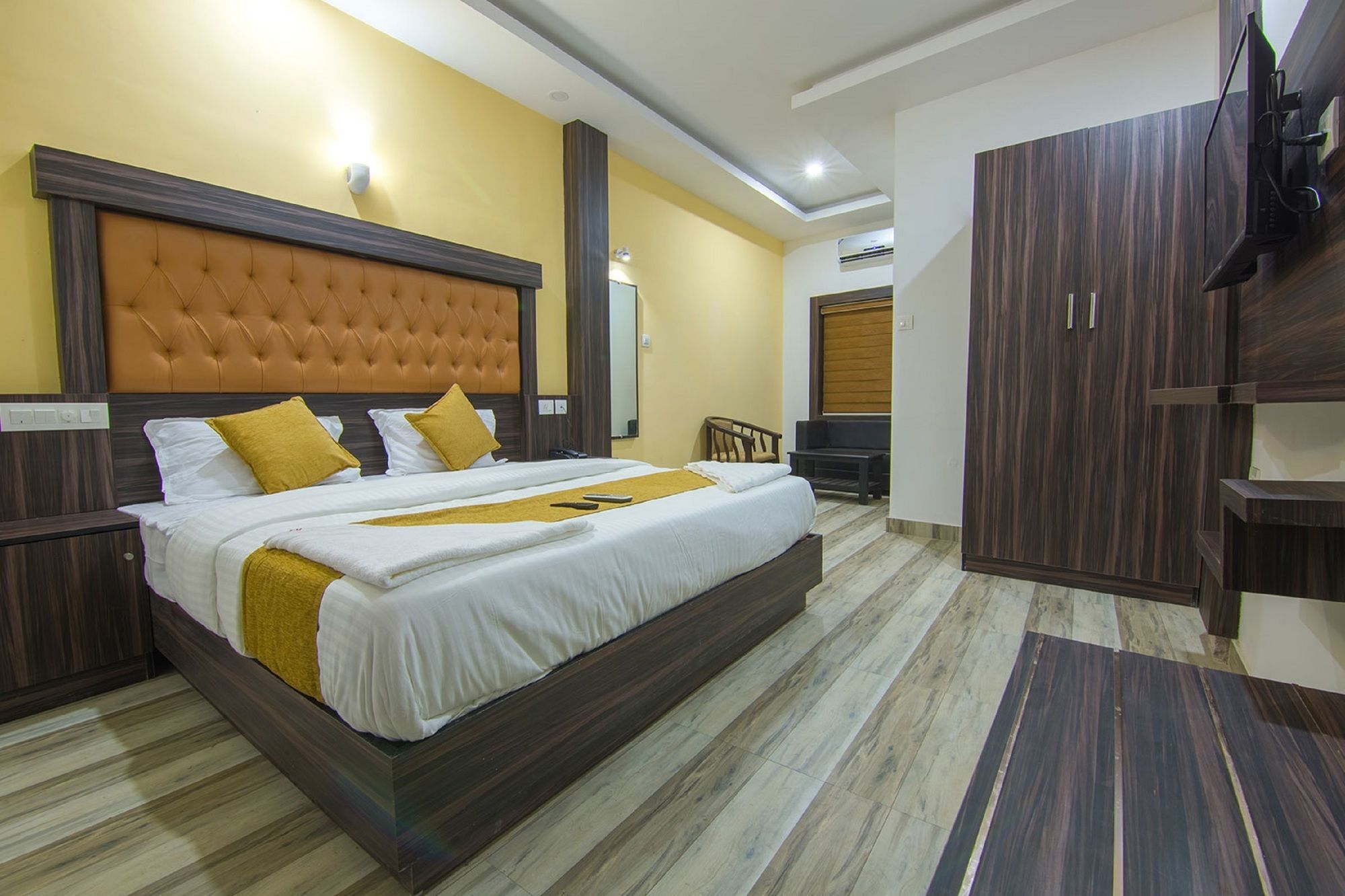 Hotel Kochi Crown מראה חיצוני תמונה